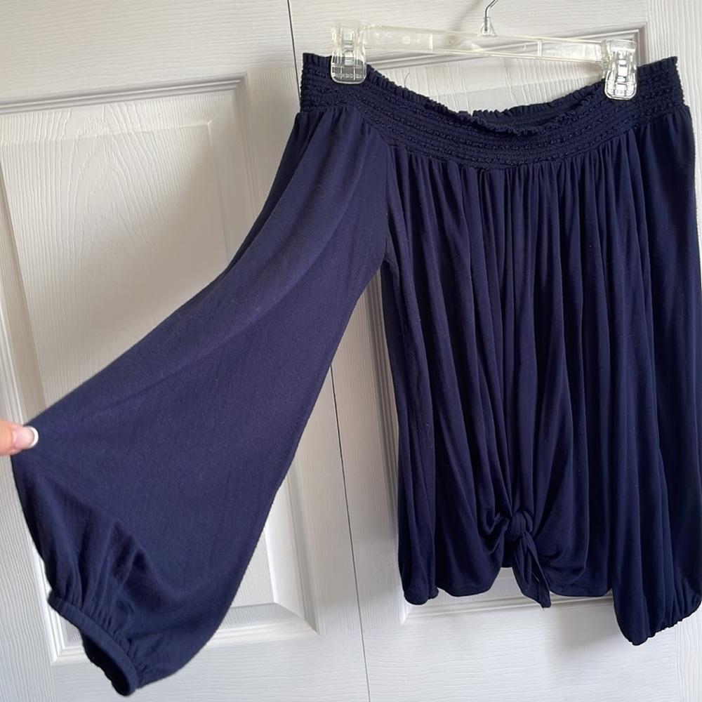 South Moon Under. Abbeline. Off the shoulder. Navy blue top  by - Picture 2 of 5